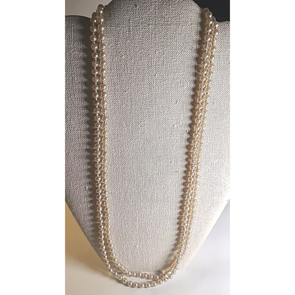 Vintage 52" Beautiful Strung Faux Pearls Necklace Layered Long - Picture 3 of 4